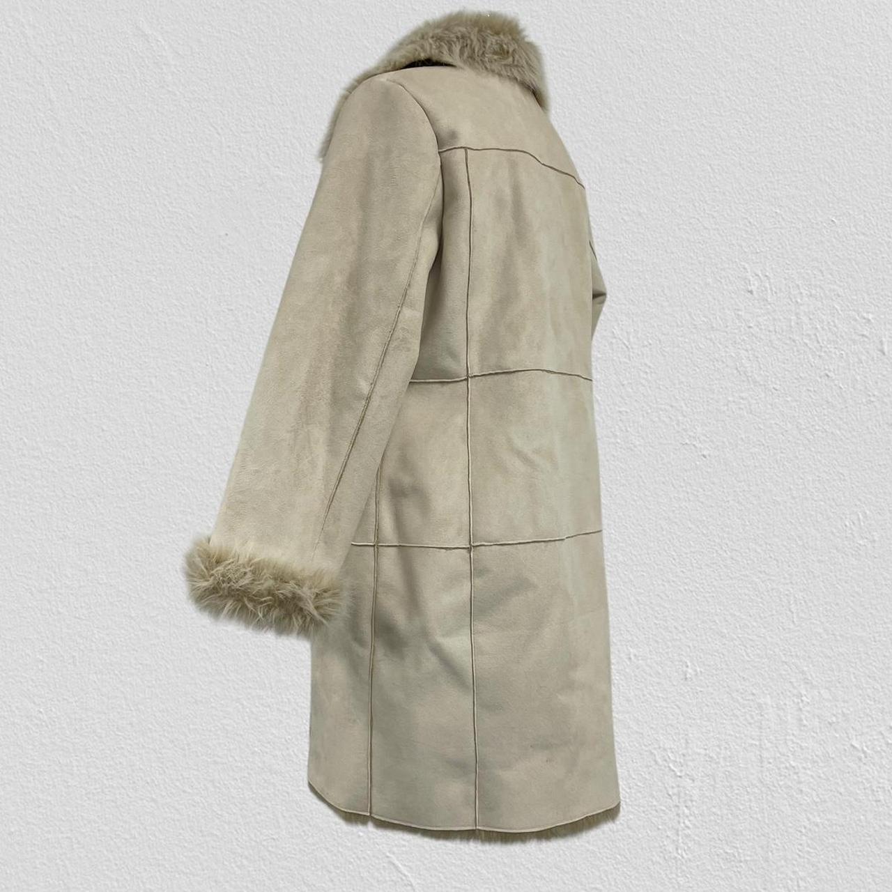 Cream faux fur coat - Size L