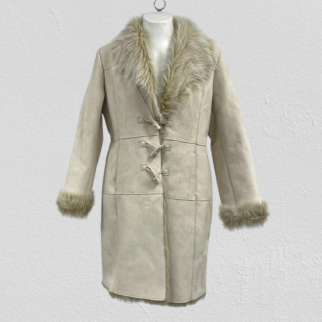 Cream faux fur coat - Size L