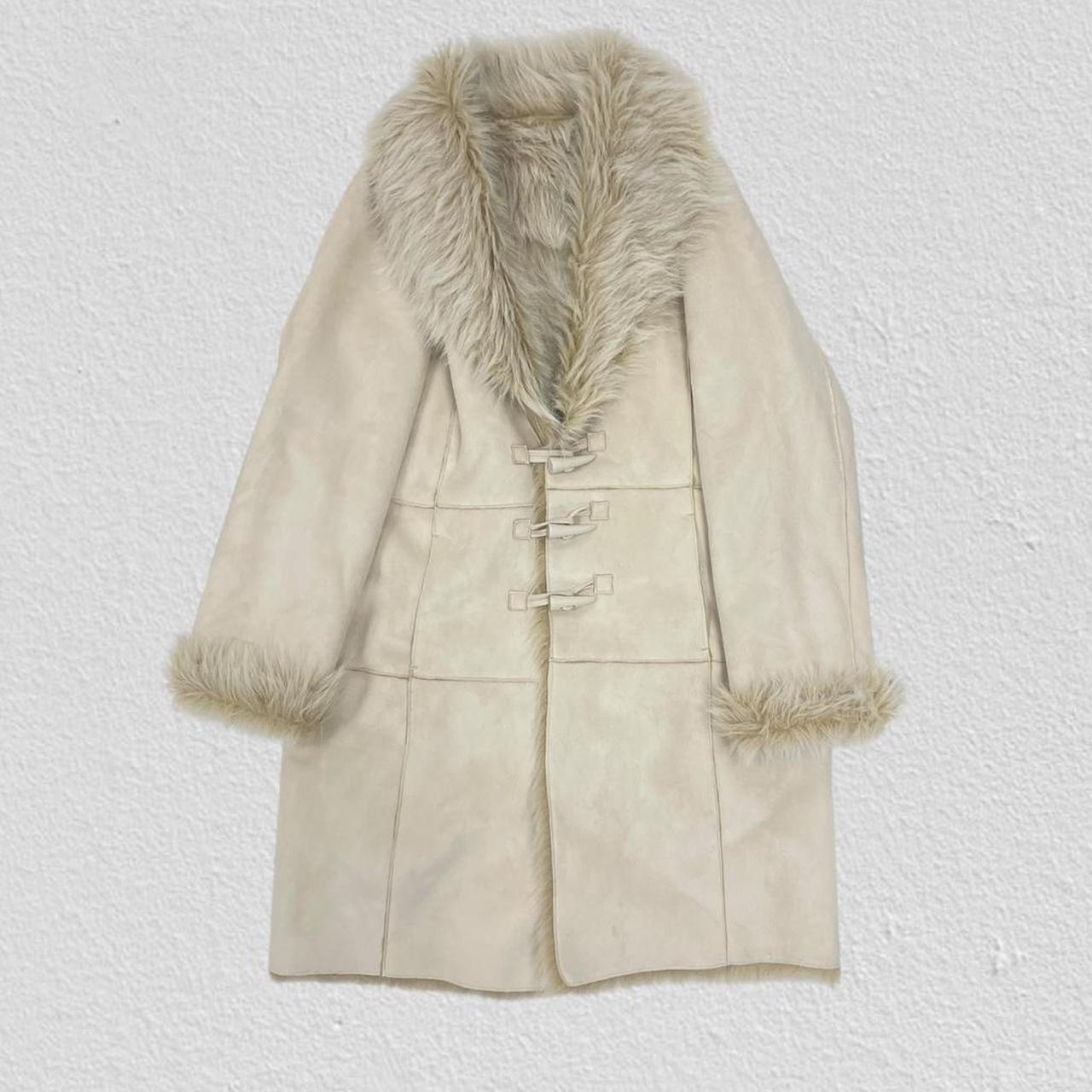 Cream faux fur coat - Size L