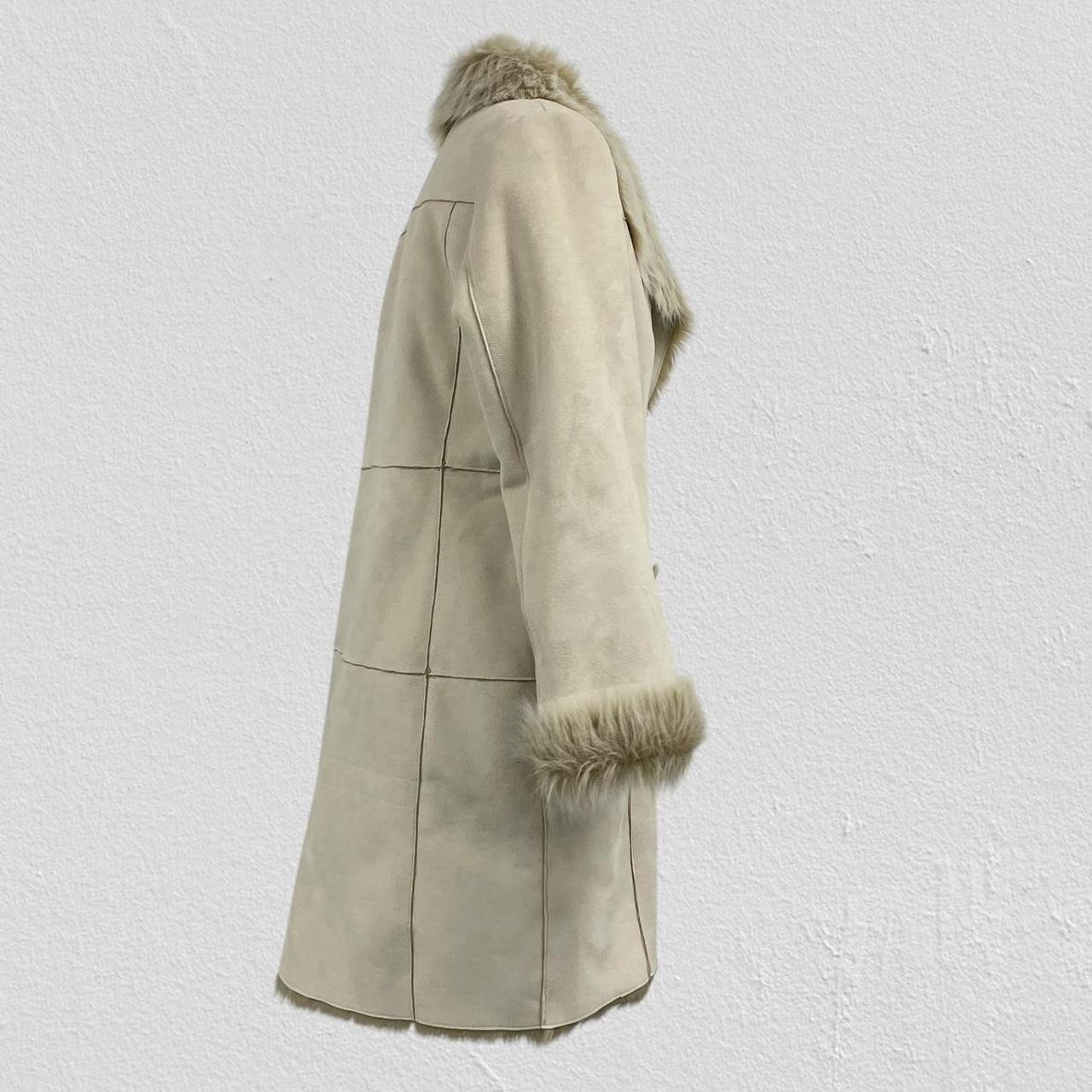 Cream faux fur coat - Size L